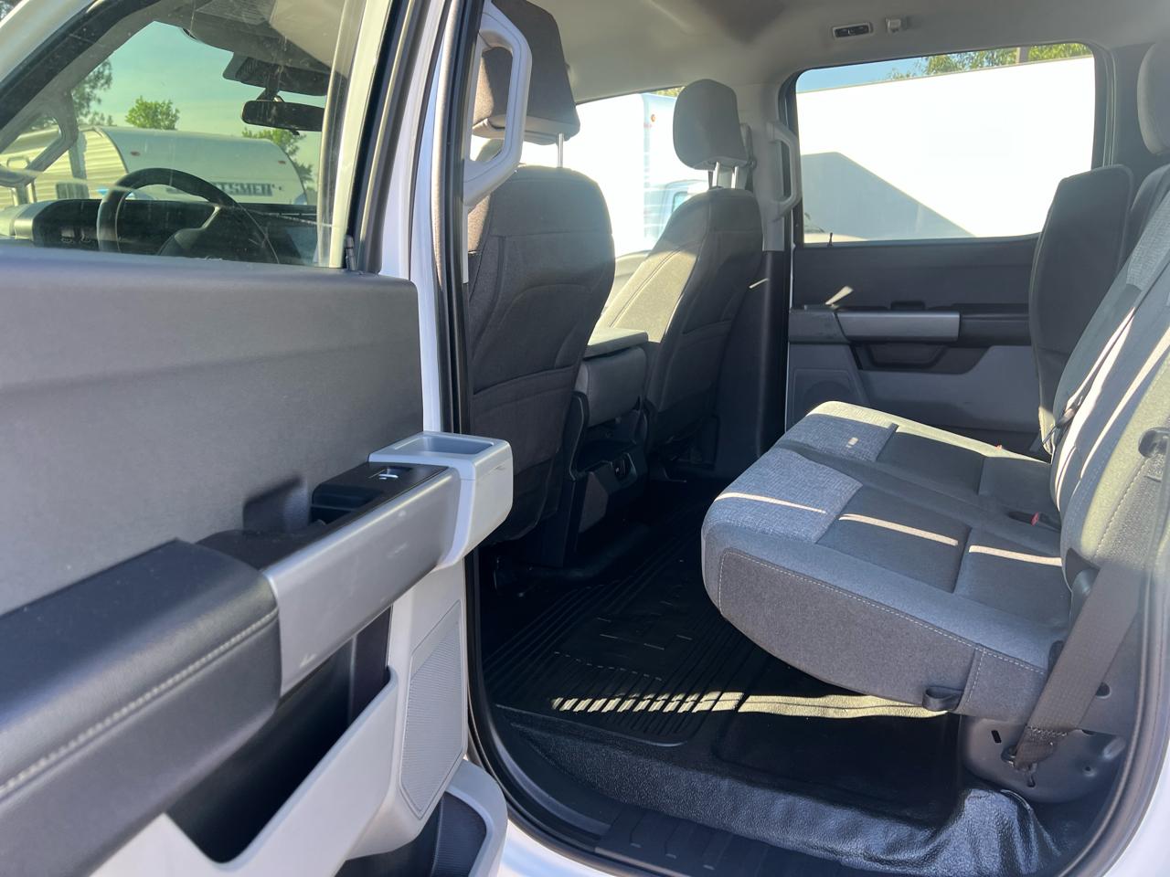 Ford Super Duty F-550 DRW XLT 4WD Crew Cab 203" WB 84" CA 2024