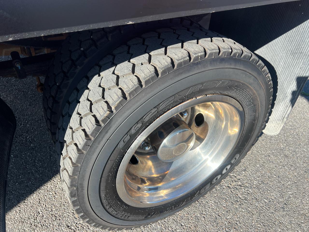 Ford Super Duty F-550 DRW XLT 4WD Crew Cab 203" WB 84" CA 2024