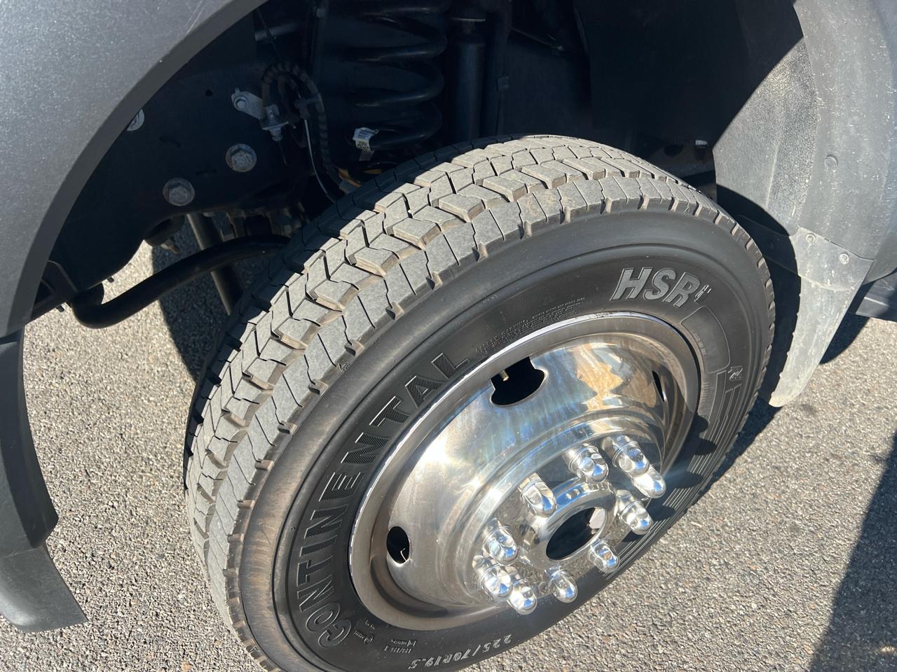 Ford Super Duty F-550 DRW XLT 4WD Crew Cab 203" WB 84" CA 2024