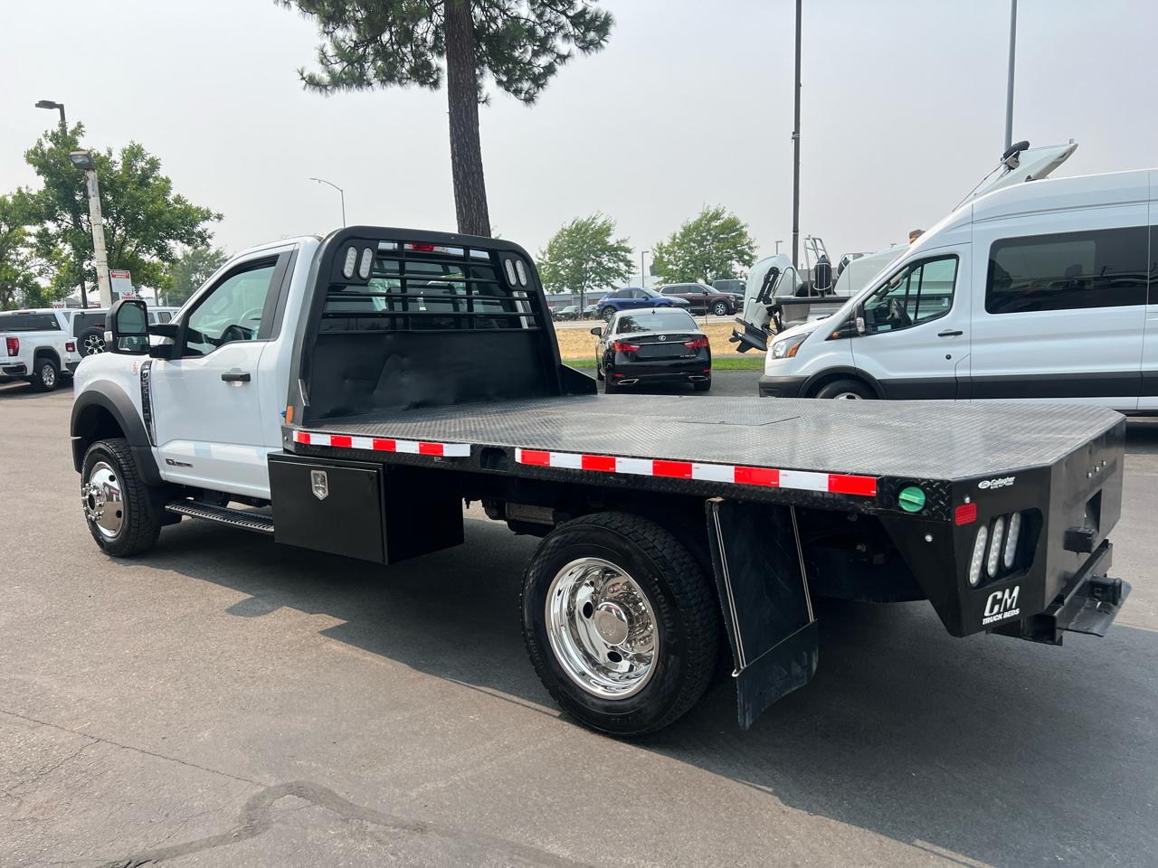 Ford Super Duty F-550 DRW XL 4WD Reg Cab 169" WB 84" CA 2024