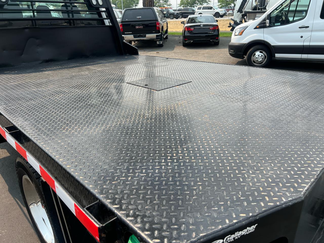 Ford Super Duty F-550 DRW XL 4WD Reg Cab 169" WB 84" CA 2024