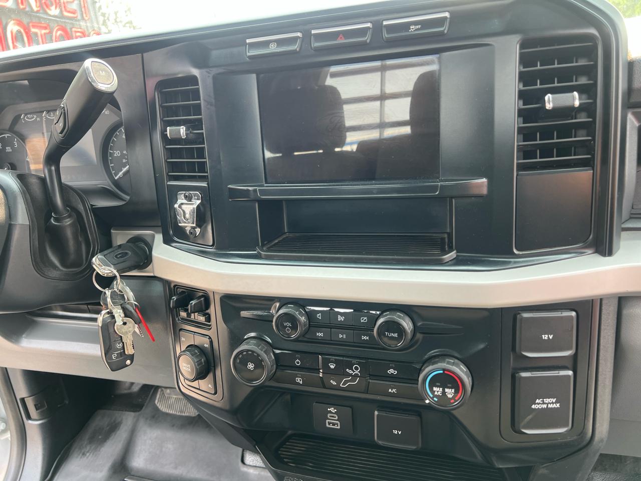 Ford Super Duty F-550 DRW XL 4WD Reg Cab 169" WB 84" CA 2024