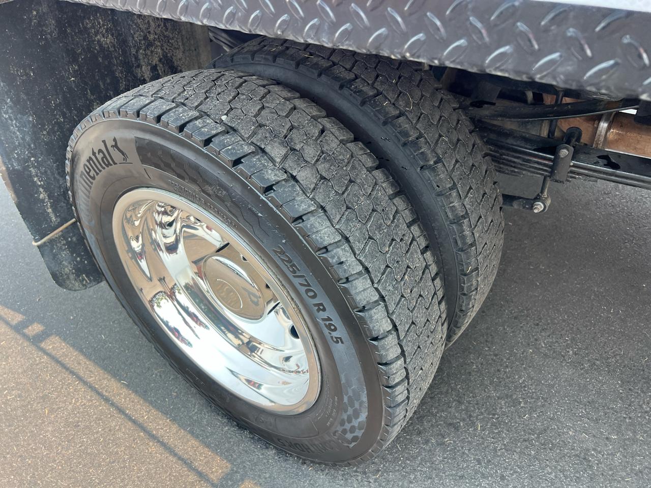 Ford Super Duty F-550 DRW XL 4WD Reg Cab 169" WB 84" CA 2024