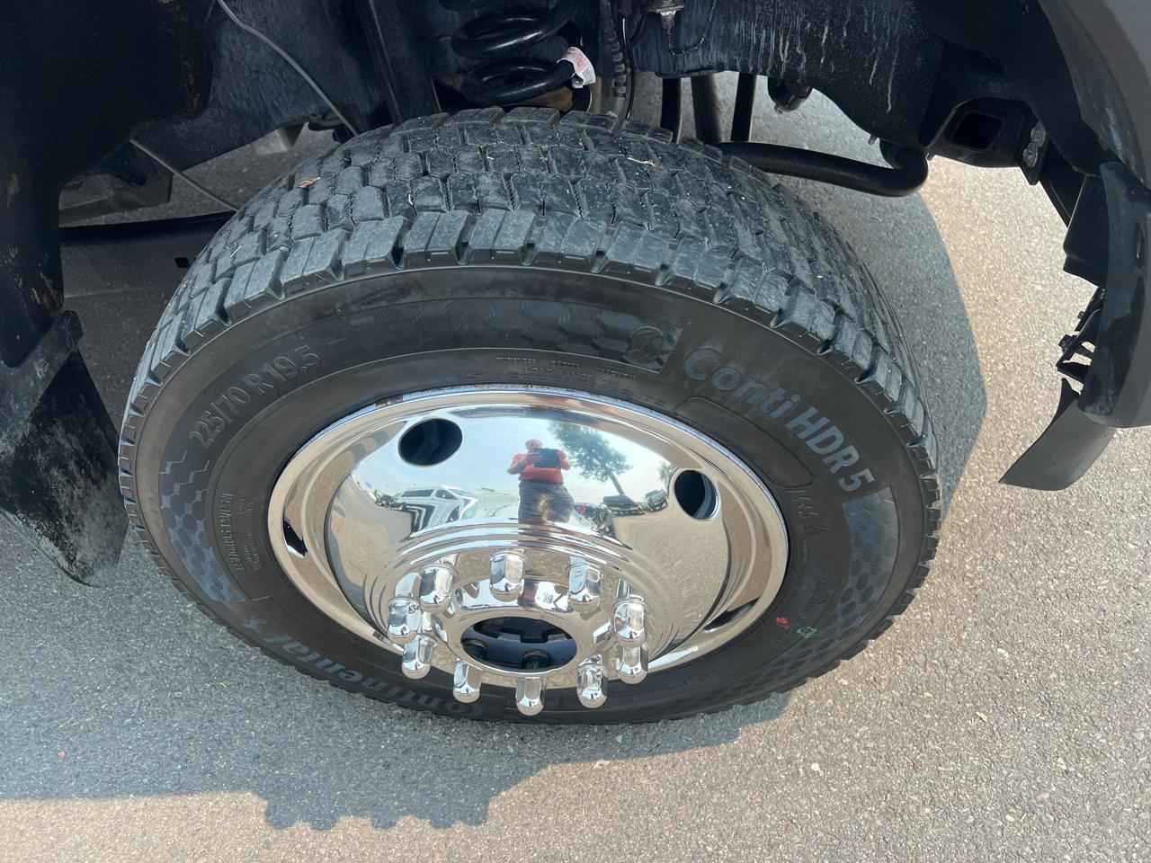 Ford Super Duty F-550 DRW XL 4WD Reg Cab 169" WB 84" CA 2024