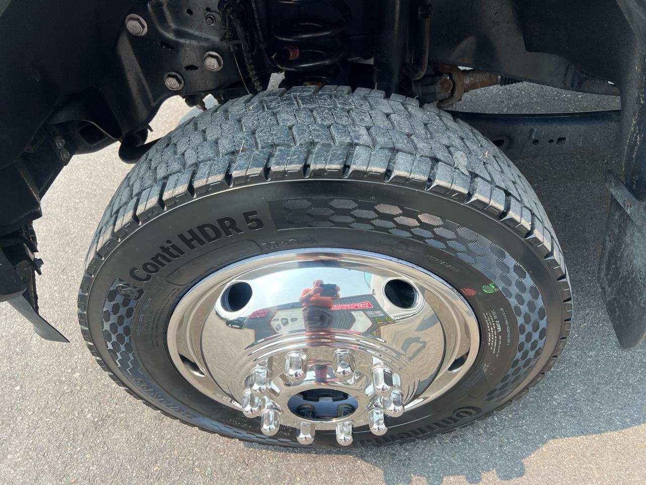 Ford Super Duty F-550 DRW XL 4WD Reg Cab 169" WB 84" CA 2024