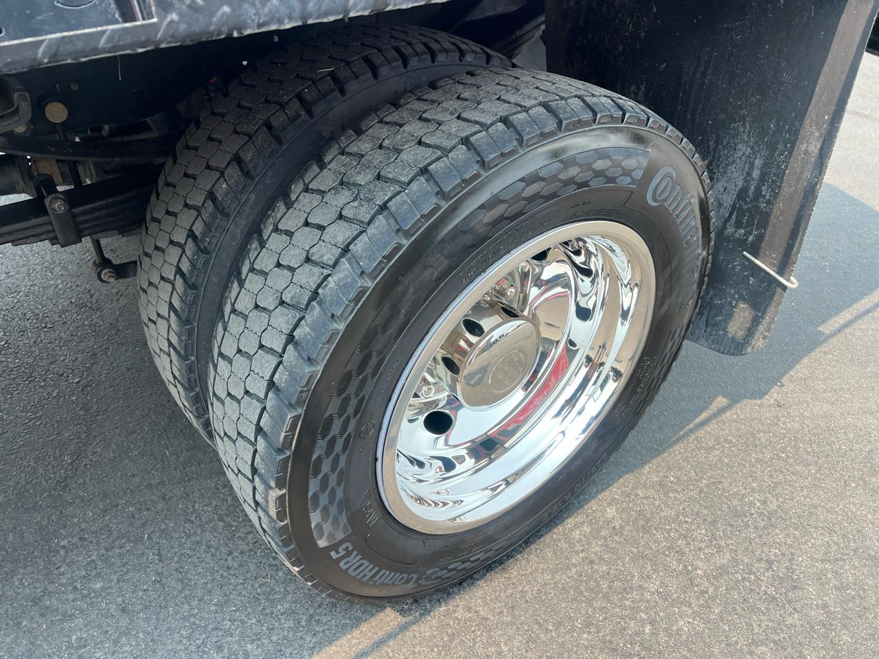 Ford Super Duty F-550 DRW XL 4WD Reg Cab 169" WB 84" CA 2024