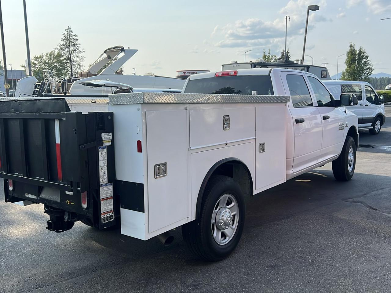 RAM 3500 Tradesman 4x4 Crew Cab 8' Box 2018