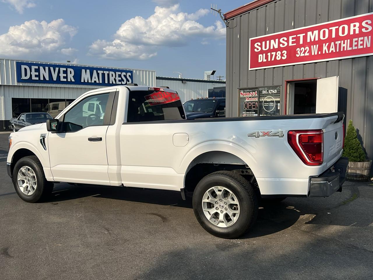Ford F-150 4WD Reg Cab 141" XLT 2021