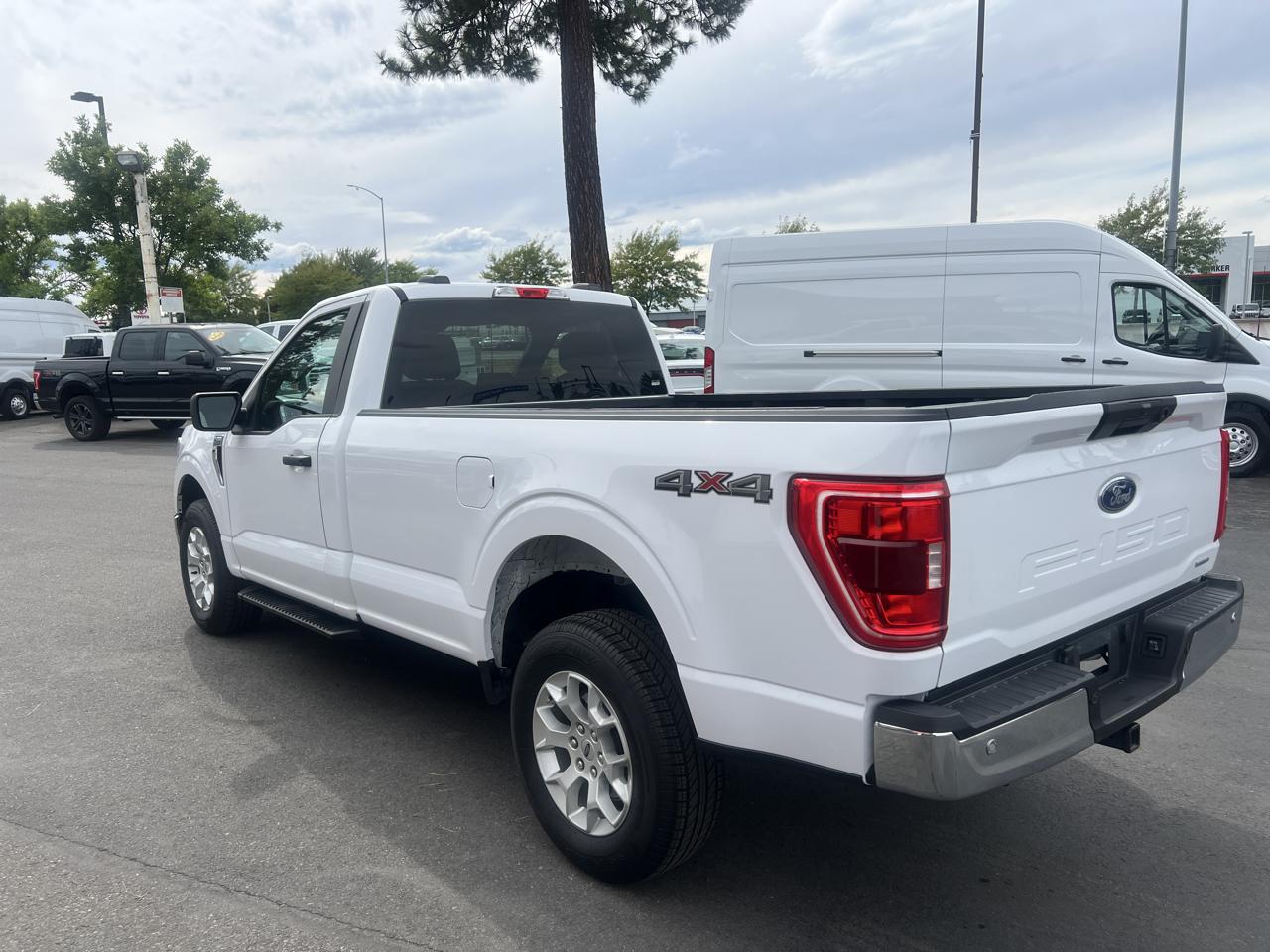 Ford F-150 4WD Reg Cab 141" XLT 2021