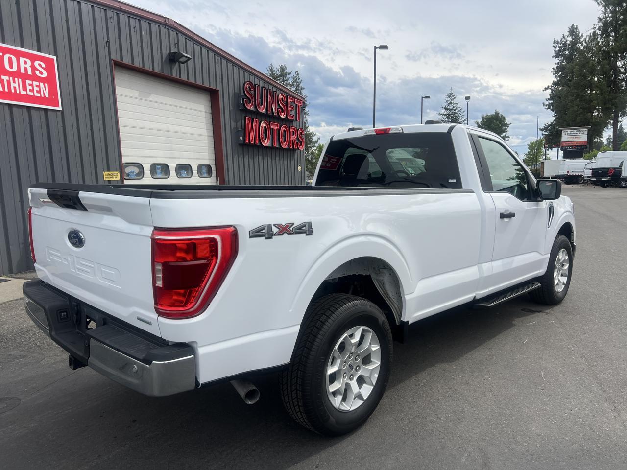 Ford F-150 4WD Reg Cab 141" XLT 2021
