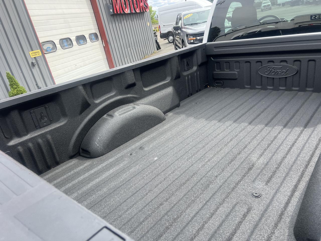 Ford F-150 4WD Reg Cab 141" XLT 2021