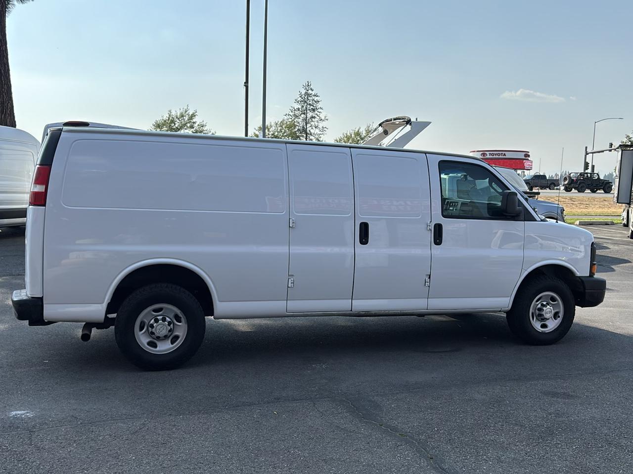 Chevrolet Express Cargo Van RWD 2500 155" 2016