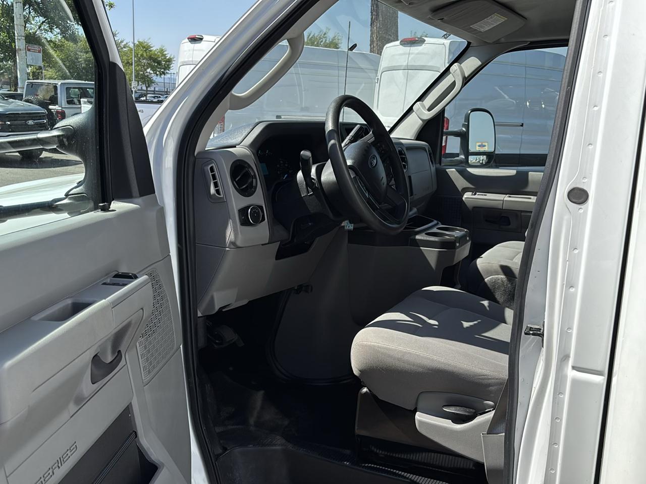 Ford E-Series Cutaway E-450 DRW 158" WB 2025