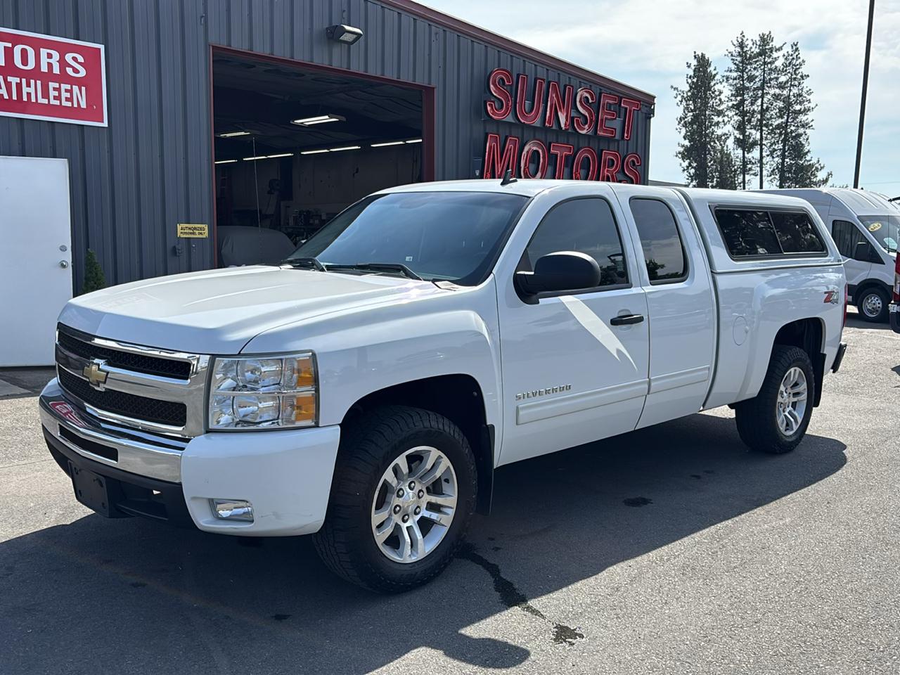 Chevrolet Silverado 1500 4WD Ext Cab 143.5" LT 2011