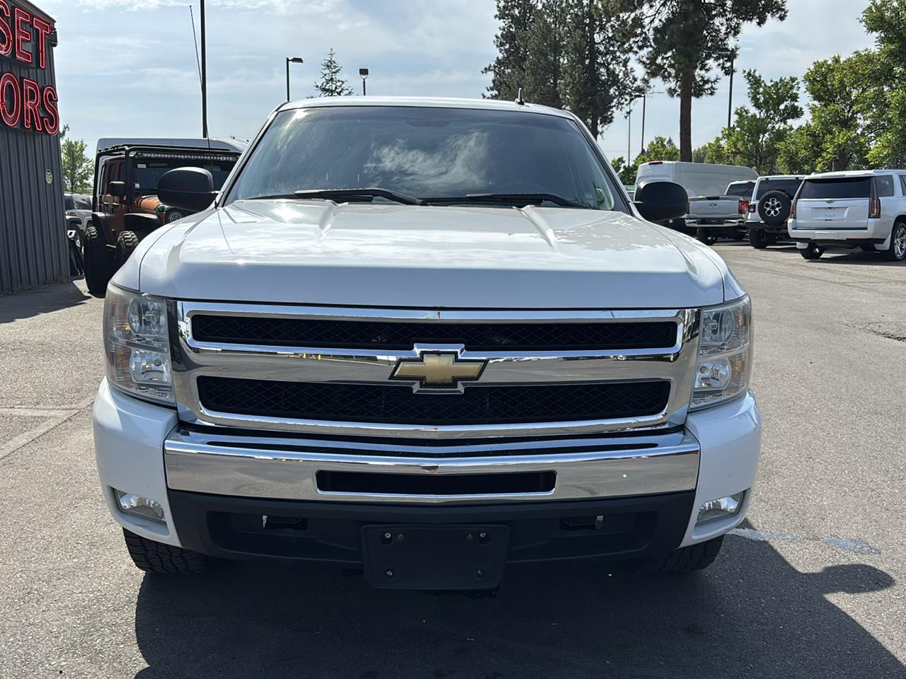 Chevrolet Silverado 1500 4WD Ext Cab 143.5" LT 2011