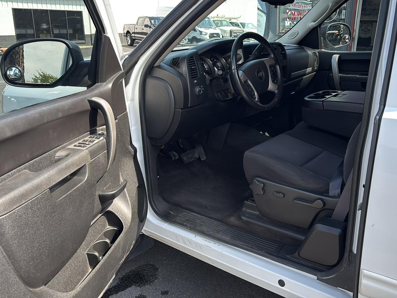 Chevrolet Silverado 1500 4WD Ext Cab 143.5" LT 2011