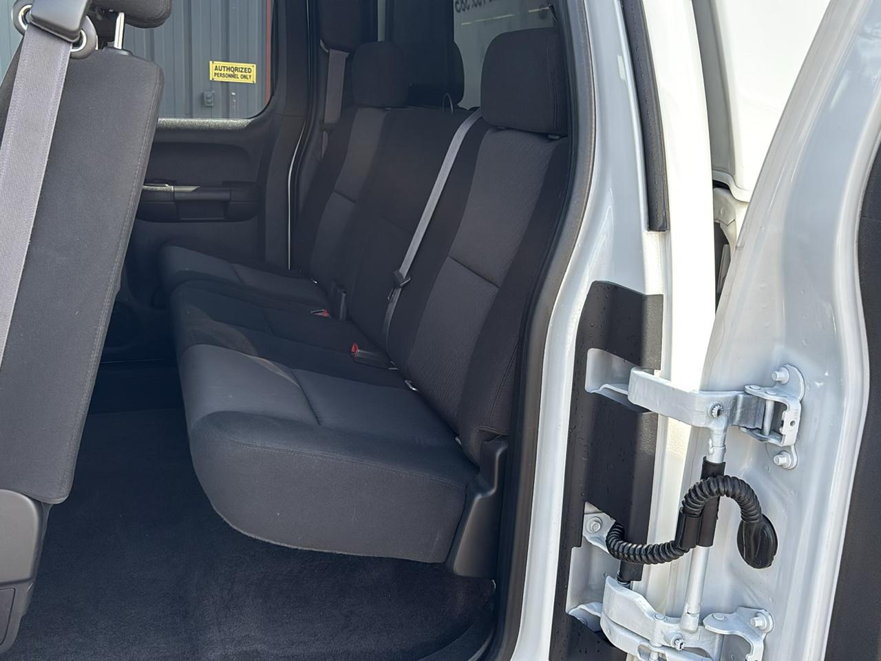 Chevrolet Silverado 1500 4WD Ext Cab 143.5" LT 2011