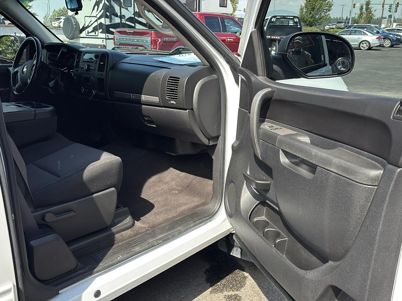 Chevrolet Silverado 1500 4WD Ext Cab 143.5" LT 2011