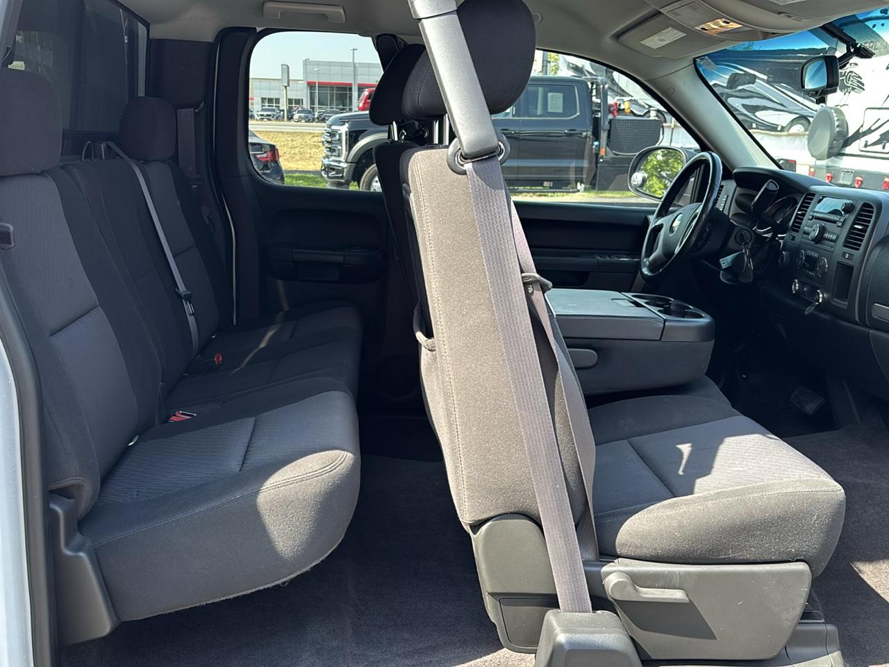 Chevrolet Silverado 1500 4WD Ext Cab 143.5" LT 2011