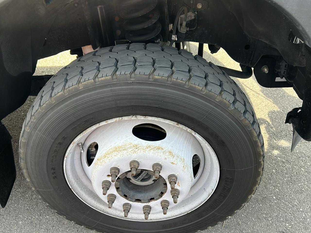 Ford Super Duty F-450 DRW 4WD Crew Cab 176" WB 60" CA Lariat 2013