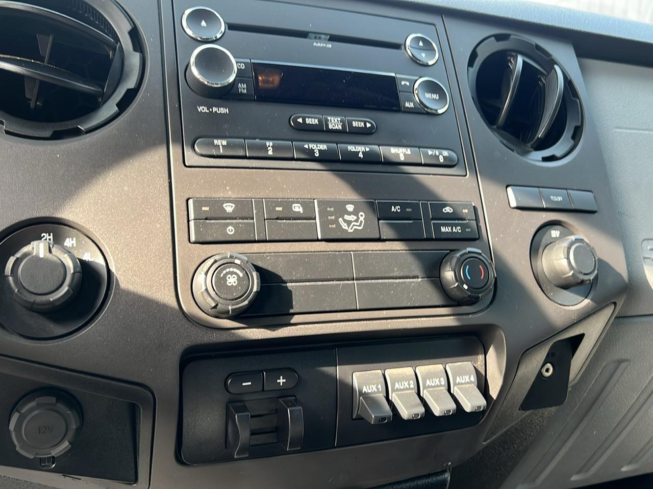 Ford Super Duty F-450 DRW 4WD Crew Cab 176" WB 60" CA Lariat 2013