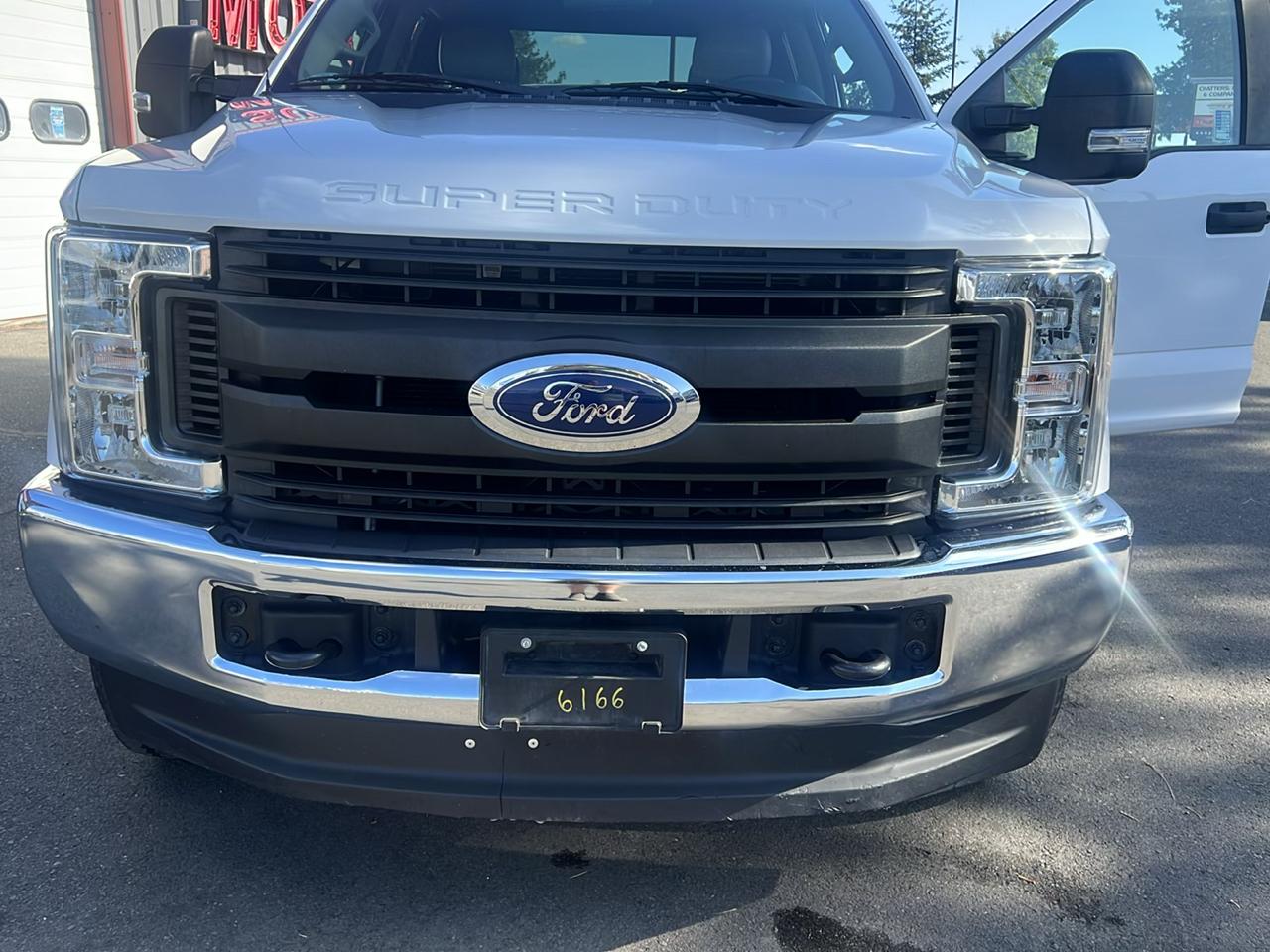 Ford Super Duty F-350 SRW Crew Cab 176" WB 60" CA XL 4WD 2019