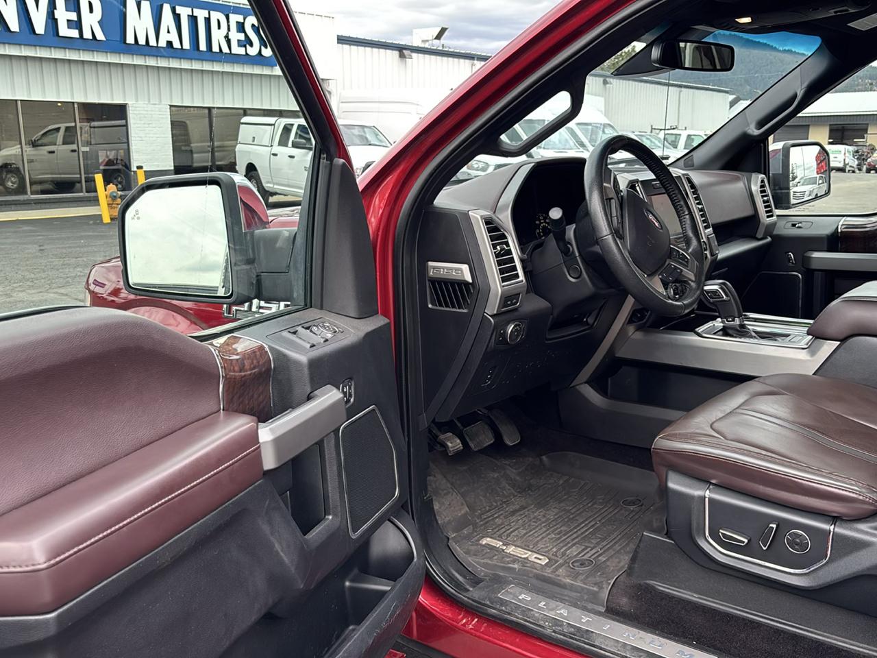 Ford F-150 4WD SuperCrew 145" Lariat 2015