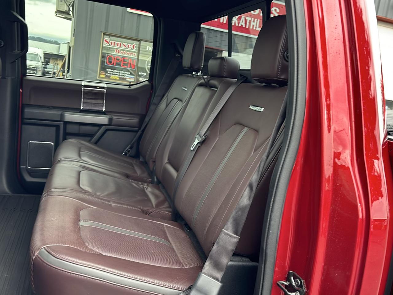Ford F-150 4WD SuperCrew 145" Lariat 2015