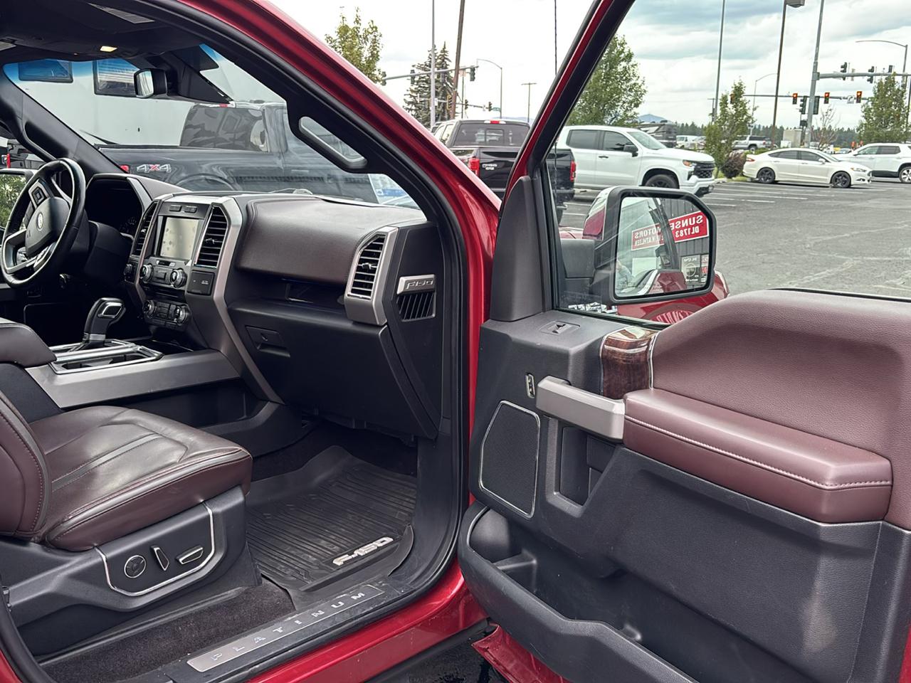 Ford F-150 4WD SuperCrew 145" Lariat 2015