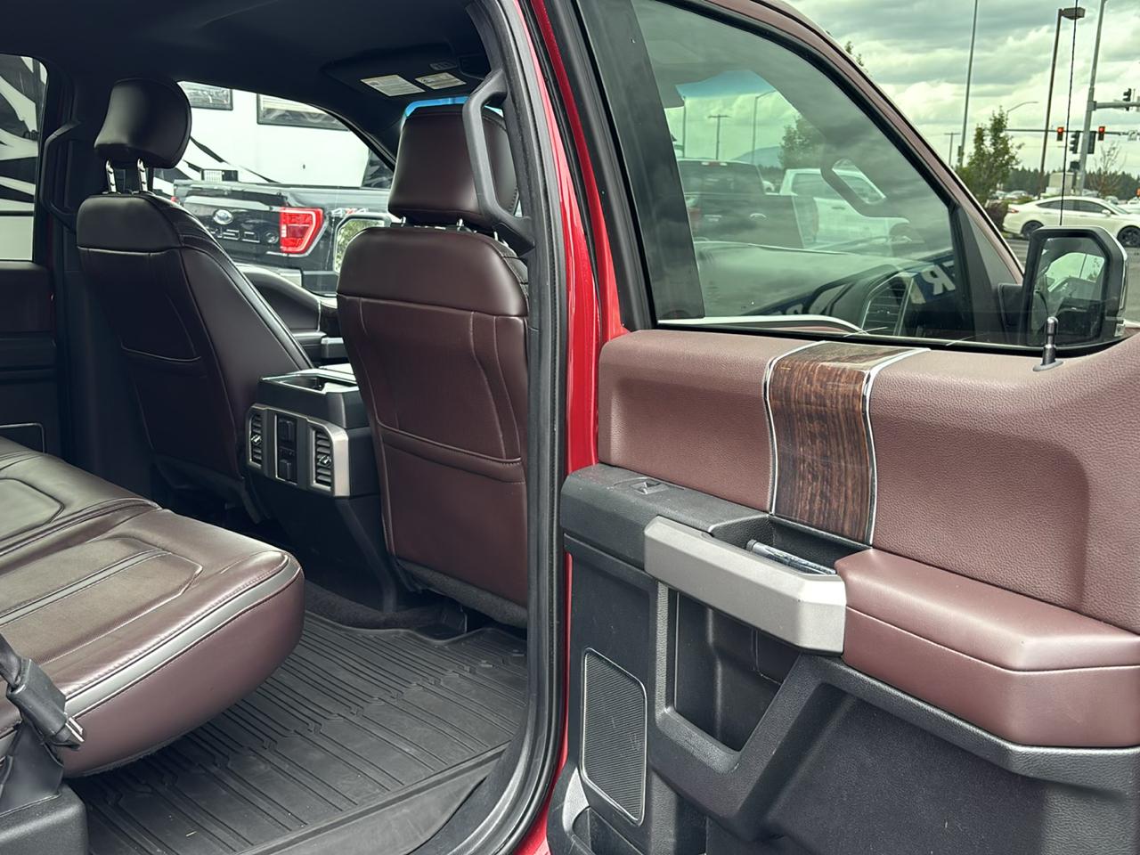 Ford F-150 4WD SuperCrew 145" Lariat 2015