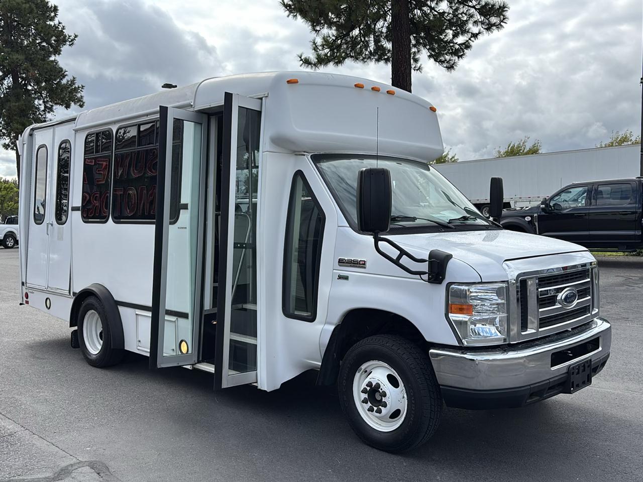 Ford Econoline Commercial Cutaway E-350 Super Duty 138" SRW 2013