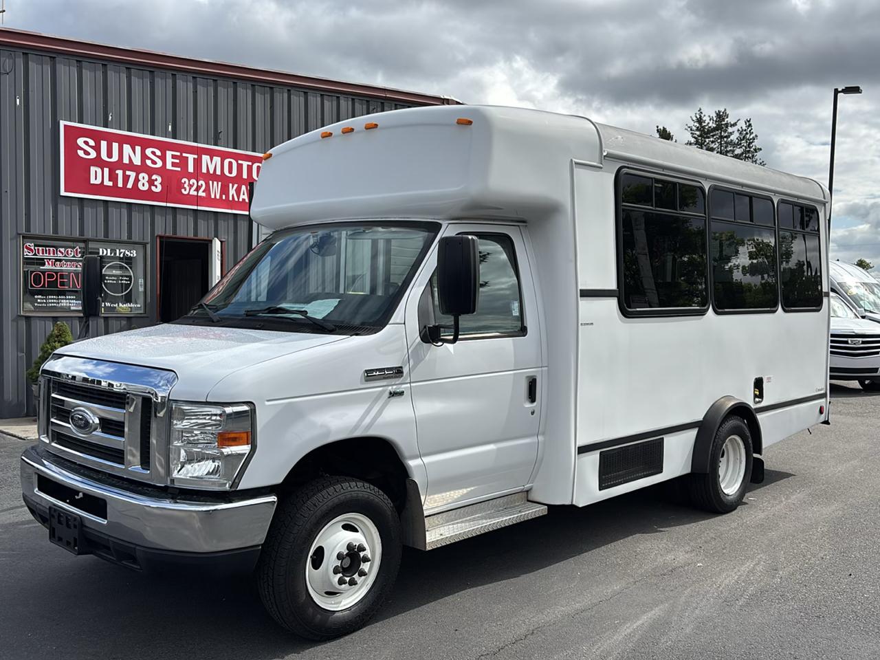 Ford Econoline Commercial Cutaway E-350 Super Duty 138" SRW 2013