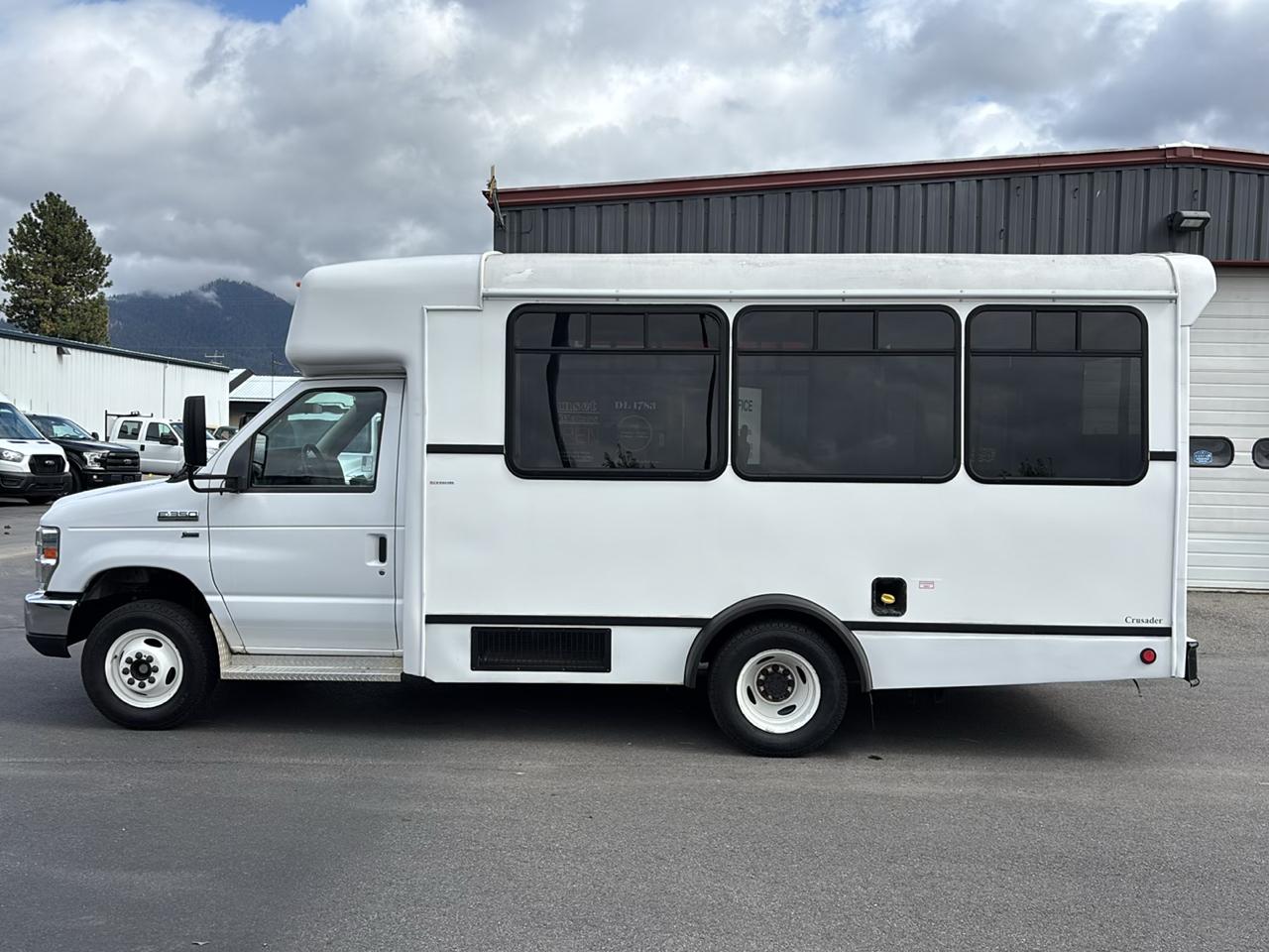 Ford Econoline Commercial Cutaway E-350 Super Duty 138" SRW 2013