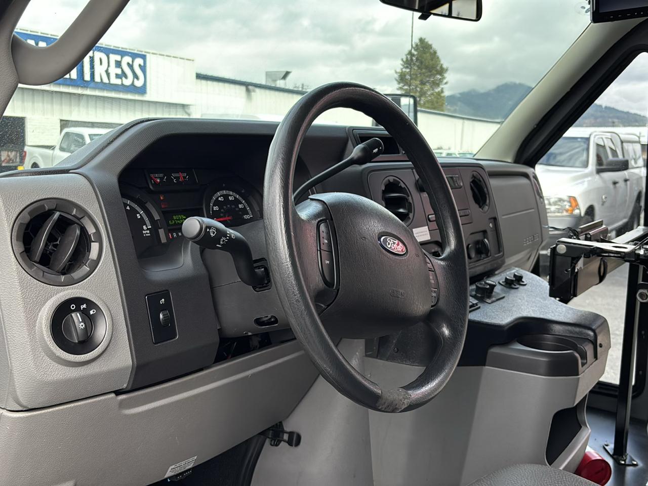 Ford Econoline Commercial Cutaway E-350 Super Duty 138" SRW 2013