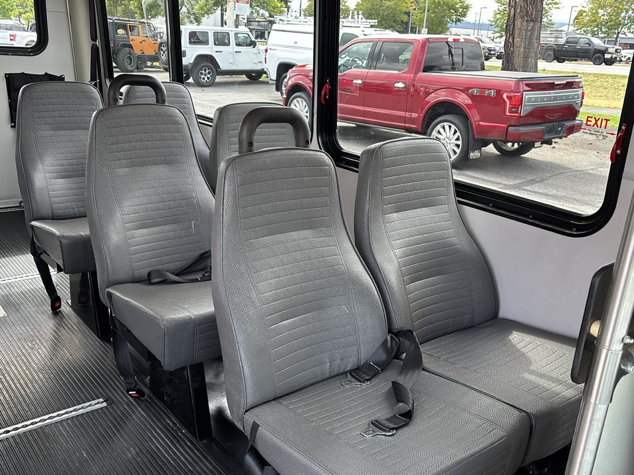 Ford Econoline Commercial Cutaway E-350 Super Duty 138" SRW 2013