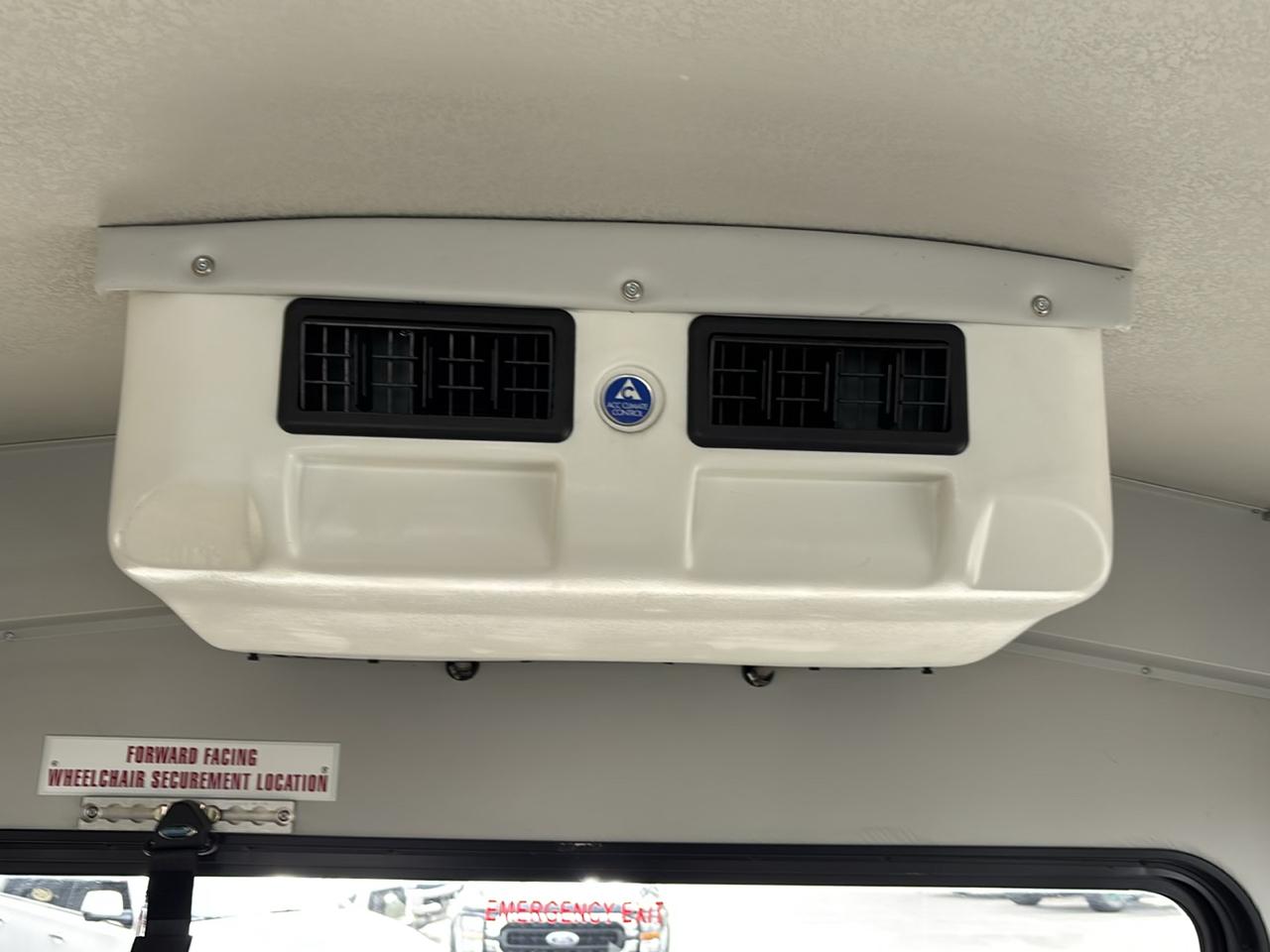 Ford Econoline Commercial Cutaway E-350 Super Duty 138" SRW 2013