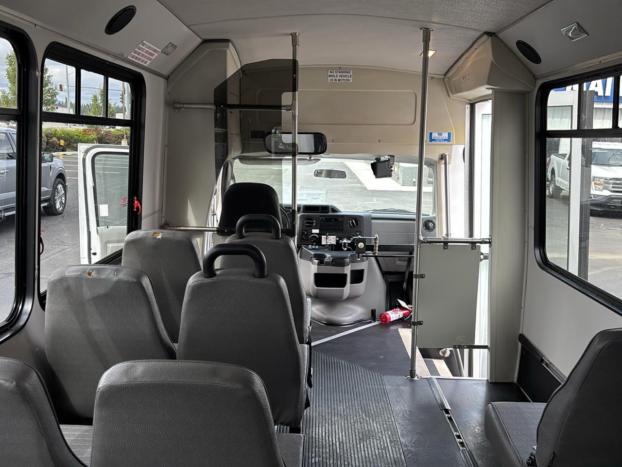 Ford Econoline Commercial Cutaway E-350 Super Duty 138" SRW 2013