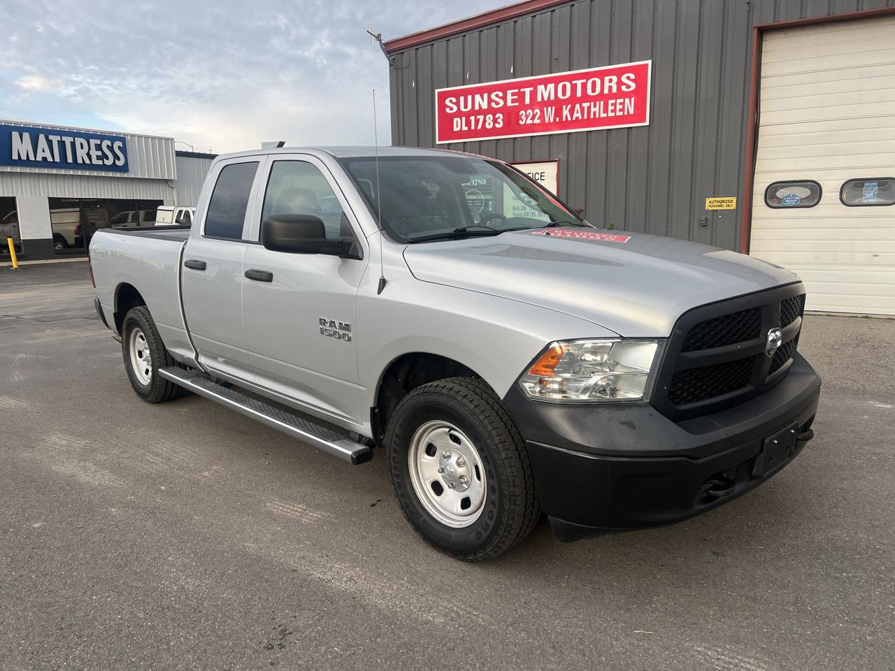 RAM 1500 4WD Quad Cab 140.5" Tradesman 2015