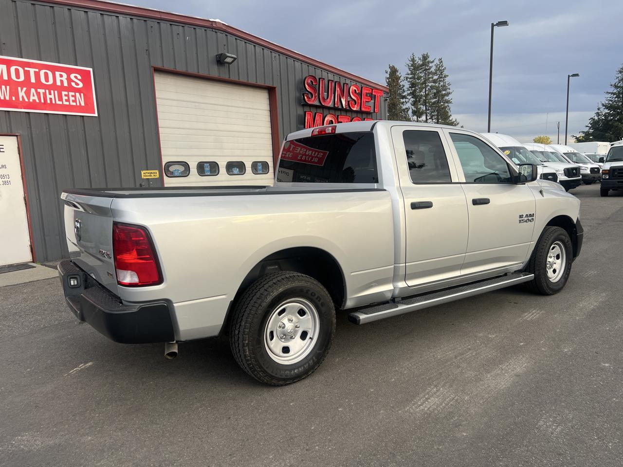 RAM 1500 4WD Quad Cab 140.5" Tradesman 2015