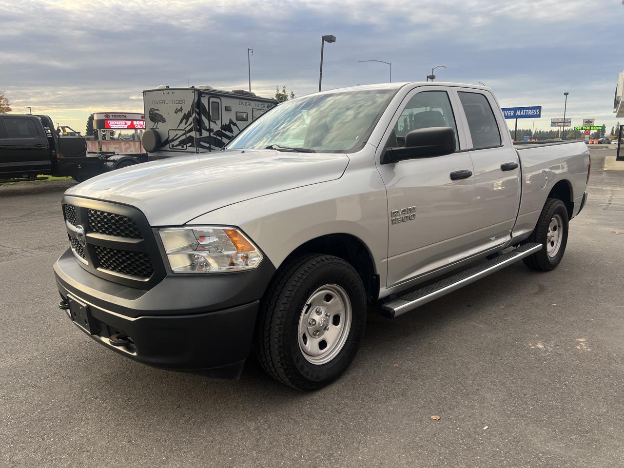RAM 1500 4WD Quad Cab 140.5" Tradesman 2015