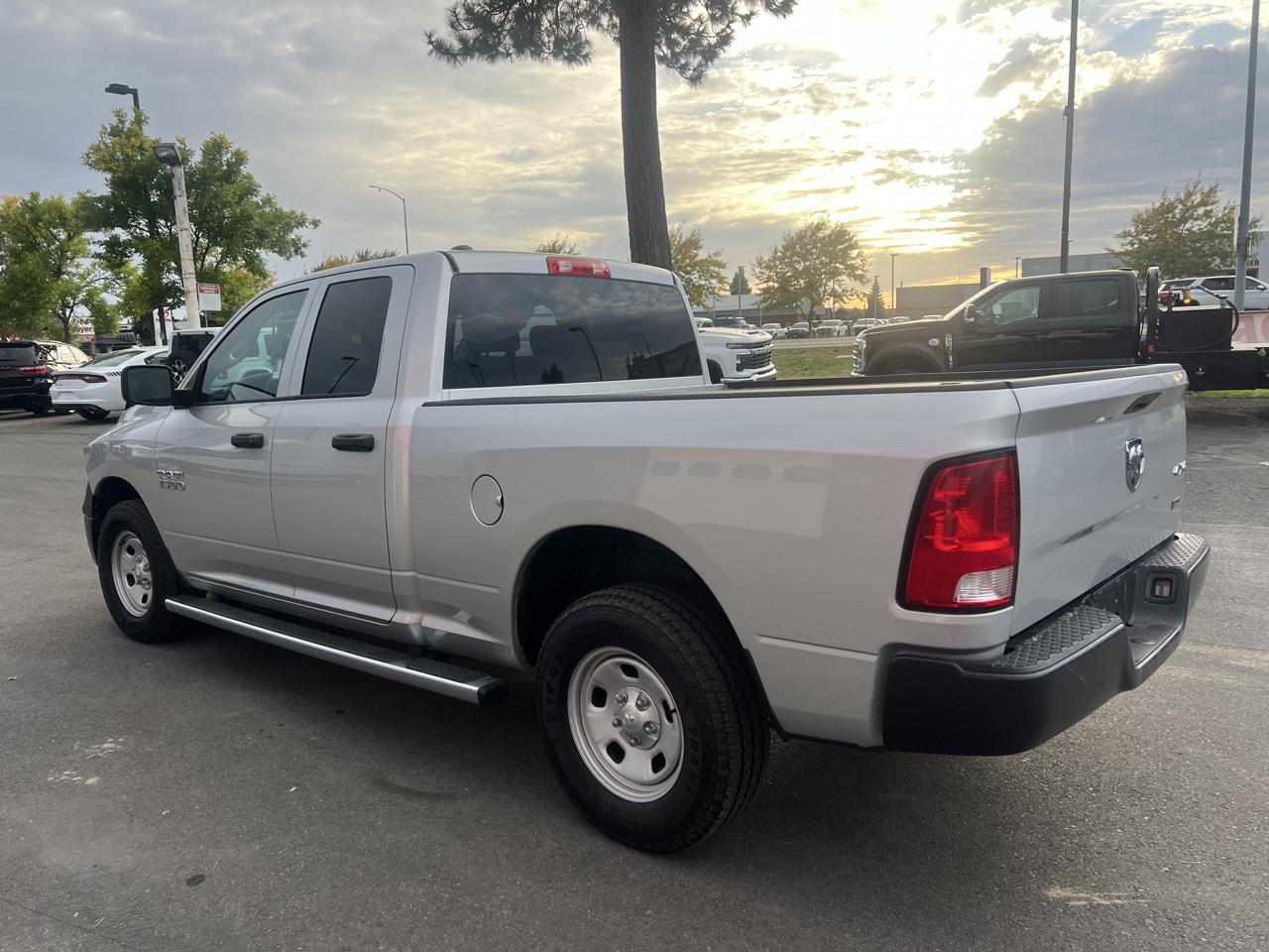 RAM 1500 4WD Quad Cab 140.5" Tradesman 2015