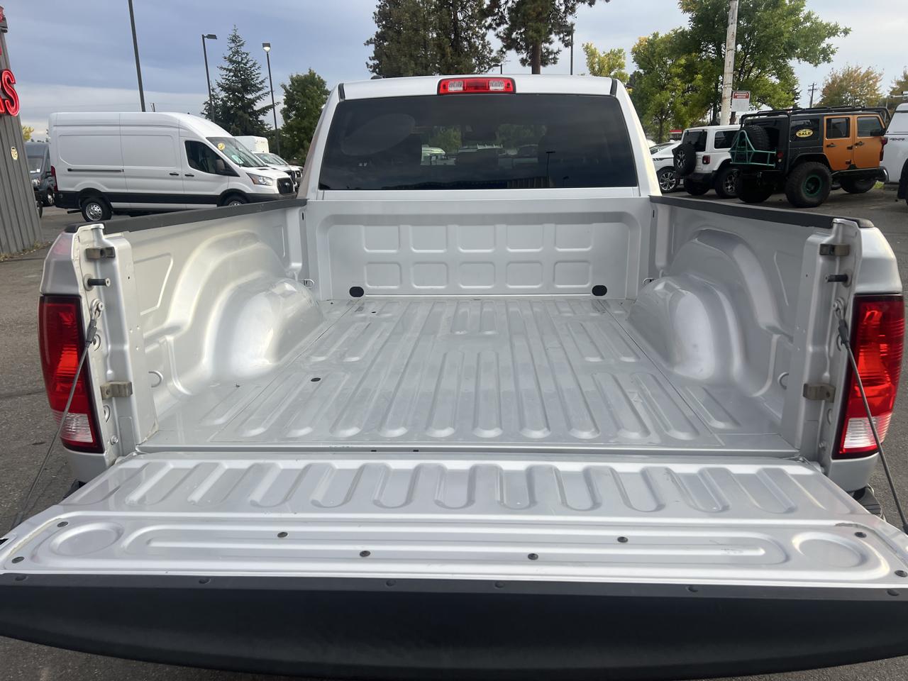 RAM 1500 4WD Quad Cab 140.5" Tradesman 2015
