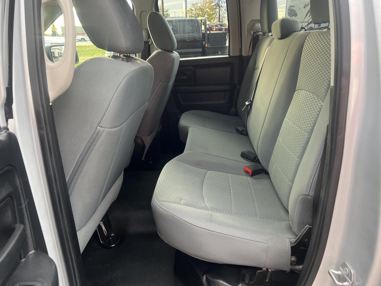 RAM 1500 4WD Quad Cab 140.5" Tradesman 2015