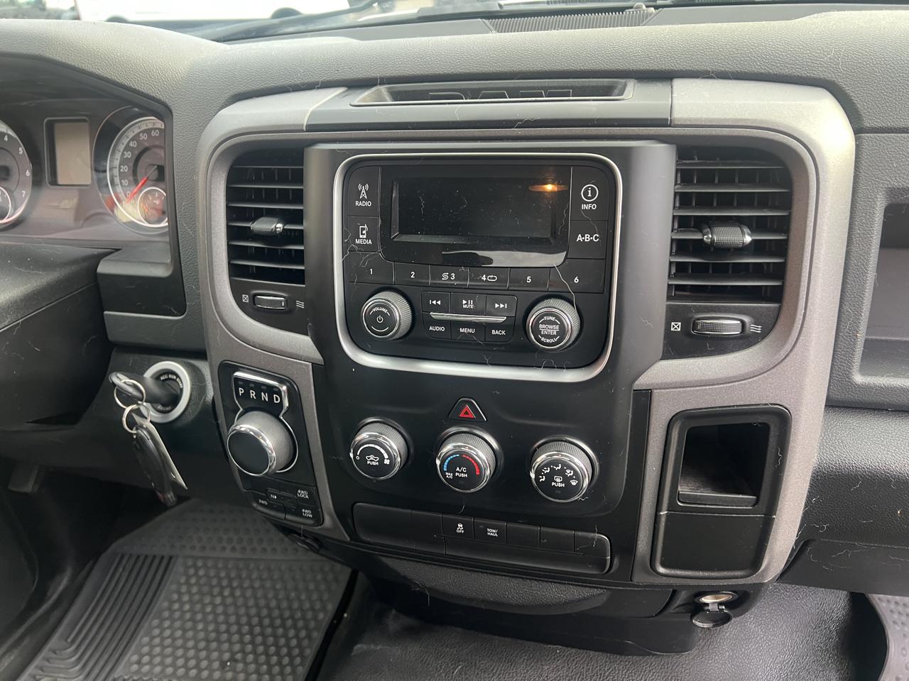 RAM 1500 4WD Quad Cab 140.5" Tradesman 2015