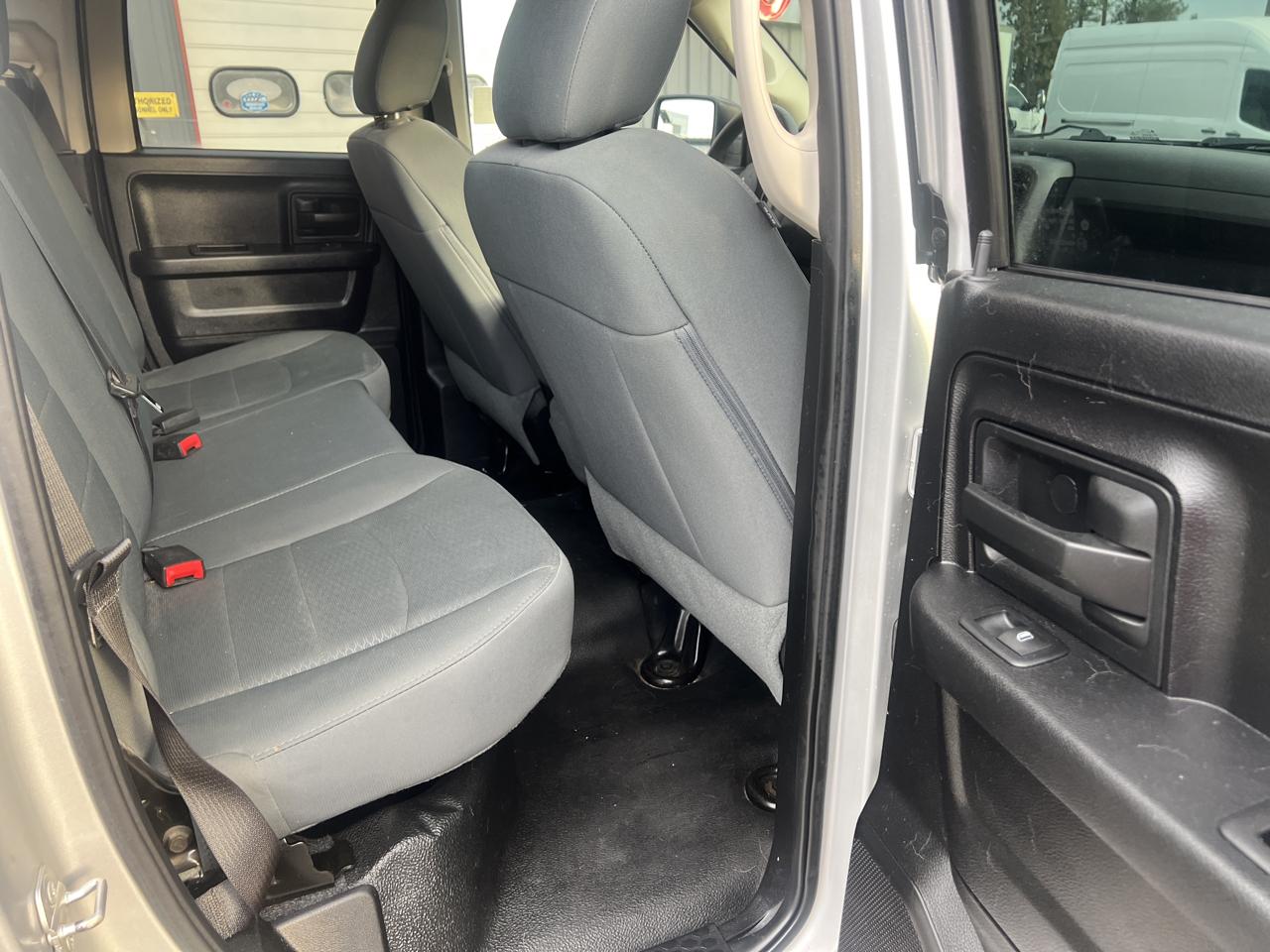 RAM 1500 4WD Quad Cab 140.5" Tradesman 2015