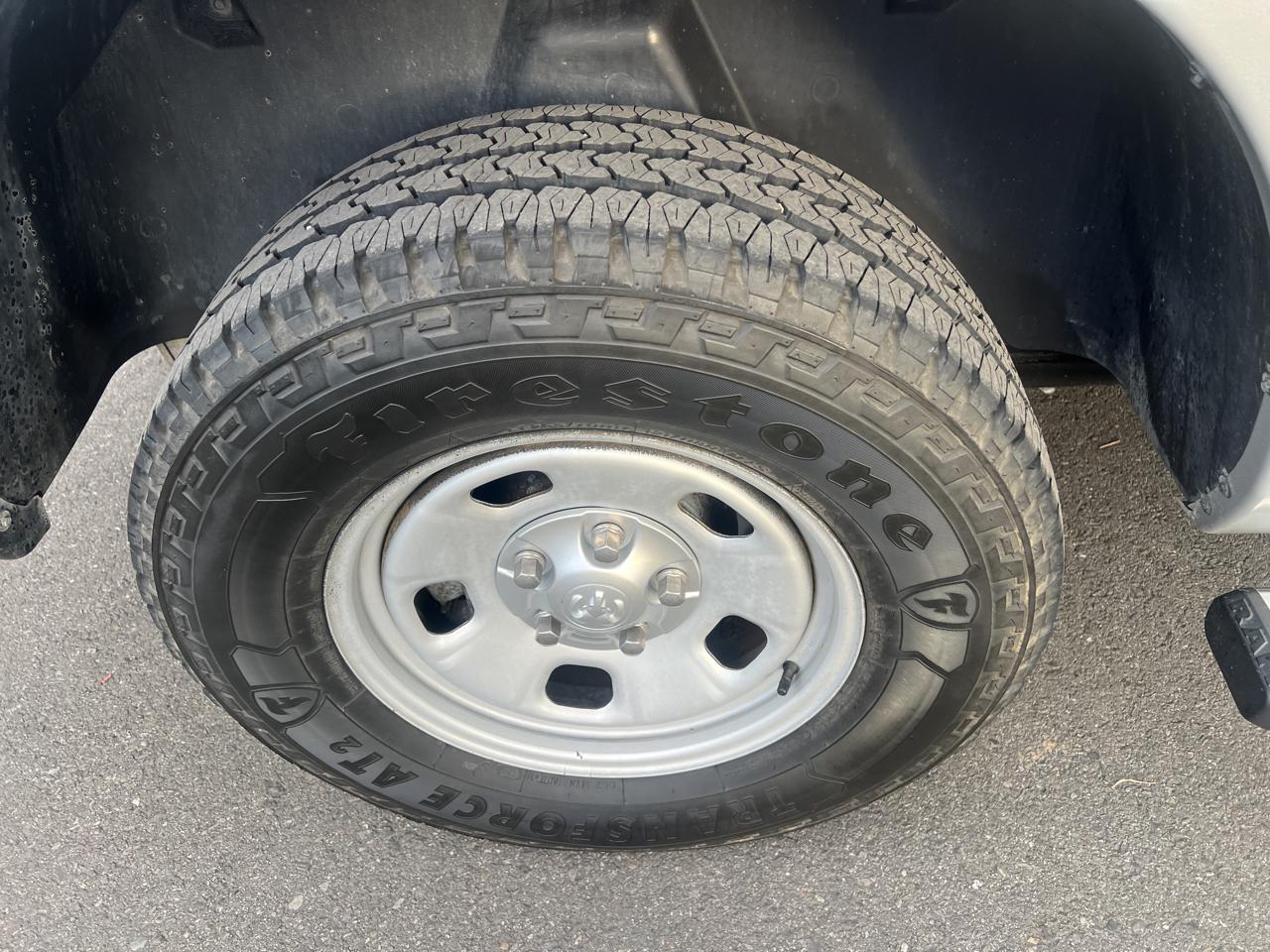 RAM 1500 4WD Quad Cab 140.5" Tradesman 2015