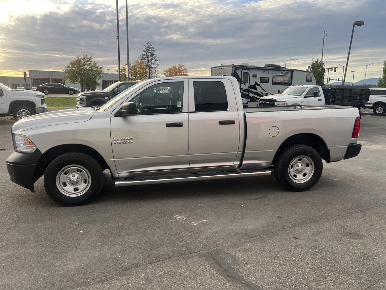 RAM 1500 4WD Quad Cab 140.5" Tradesman 2015