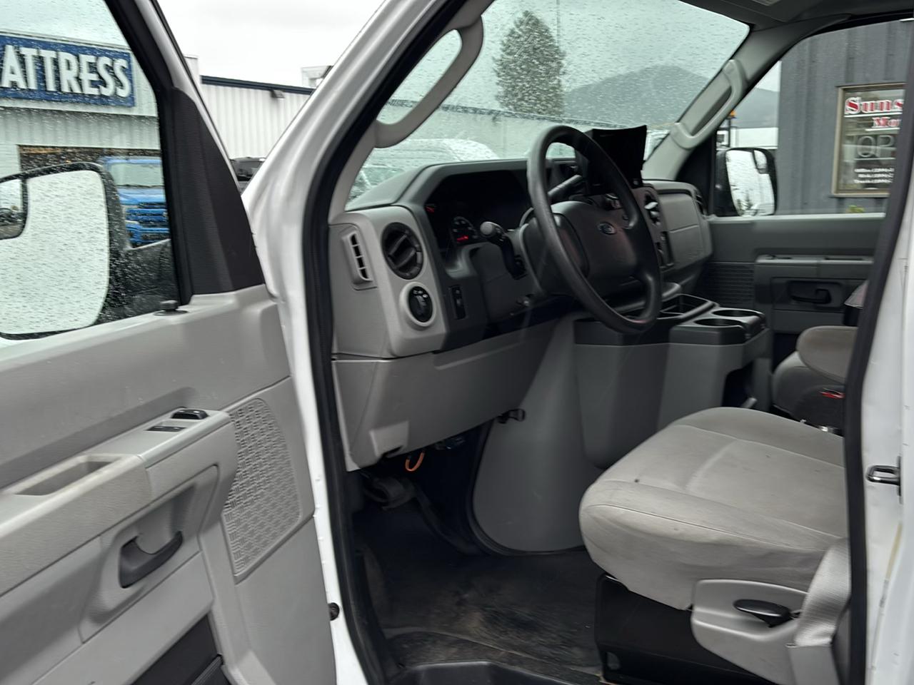 Ford Econoline Cargo Van E-150 Commercial 2014