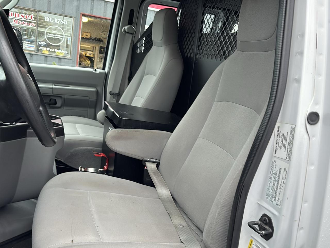 Ford Econoline Cargo Van E-150 Commercial 2014