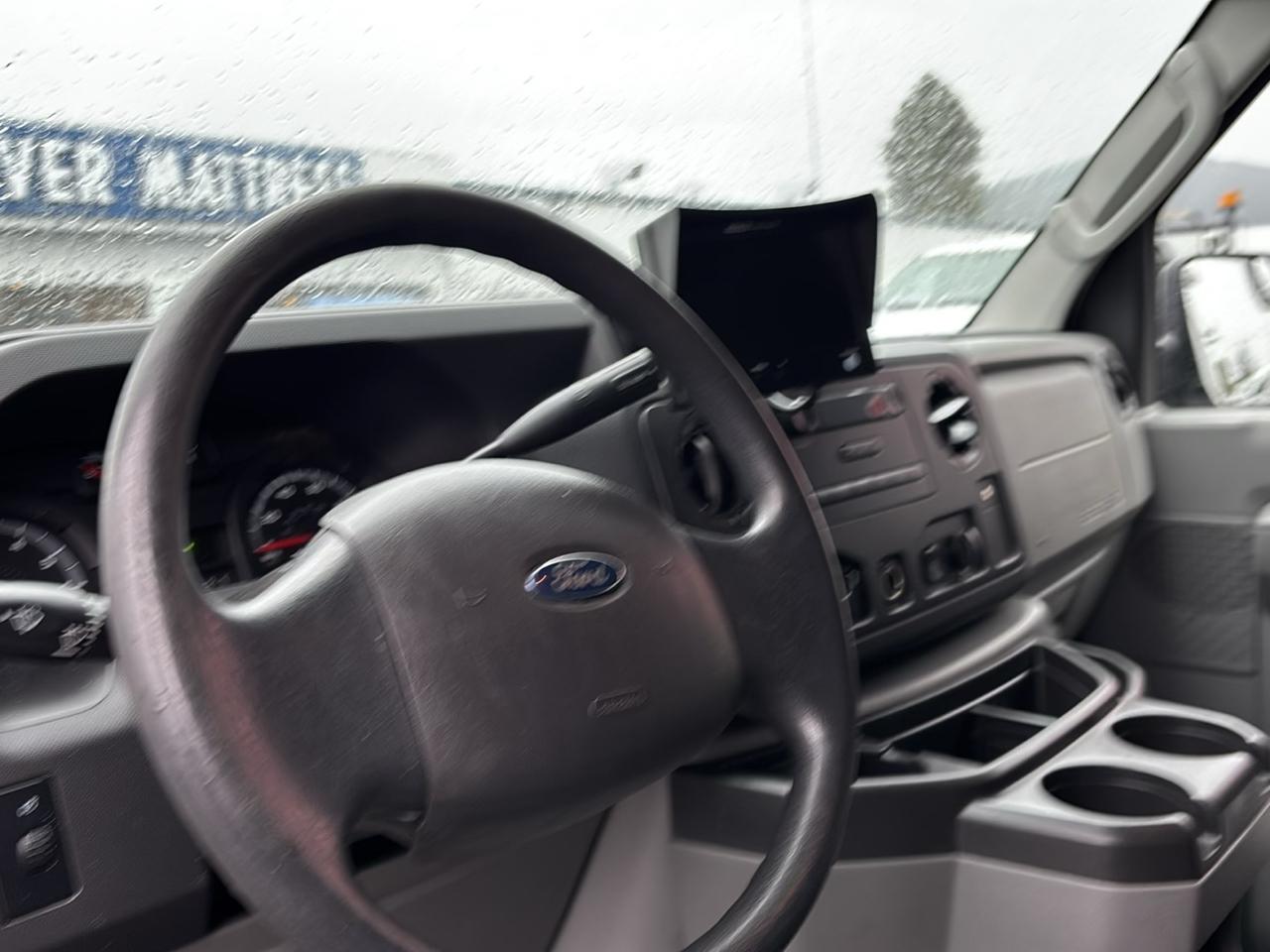 Ford Econoline Cargo Van E-150 Commercial 2014